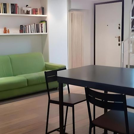Apartamento La Casa Nel Cortile-Free Parking Milán Exterior foto